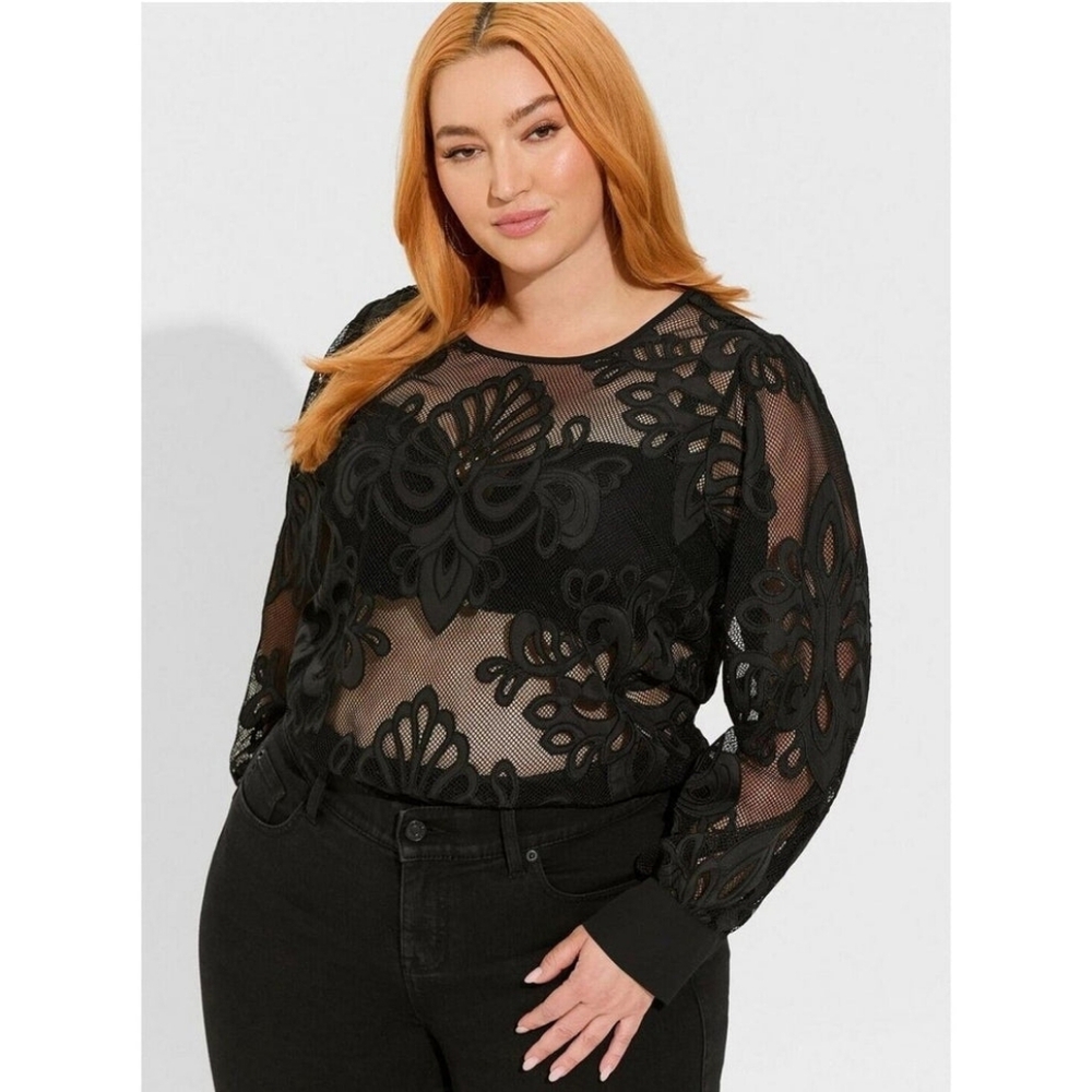 Torrid Embroidered Keyhole Applique Top, Black, Size 2 (18-20)